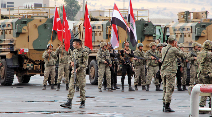 Komutanlar sınırda buluştu