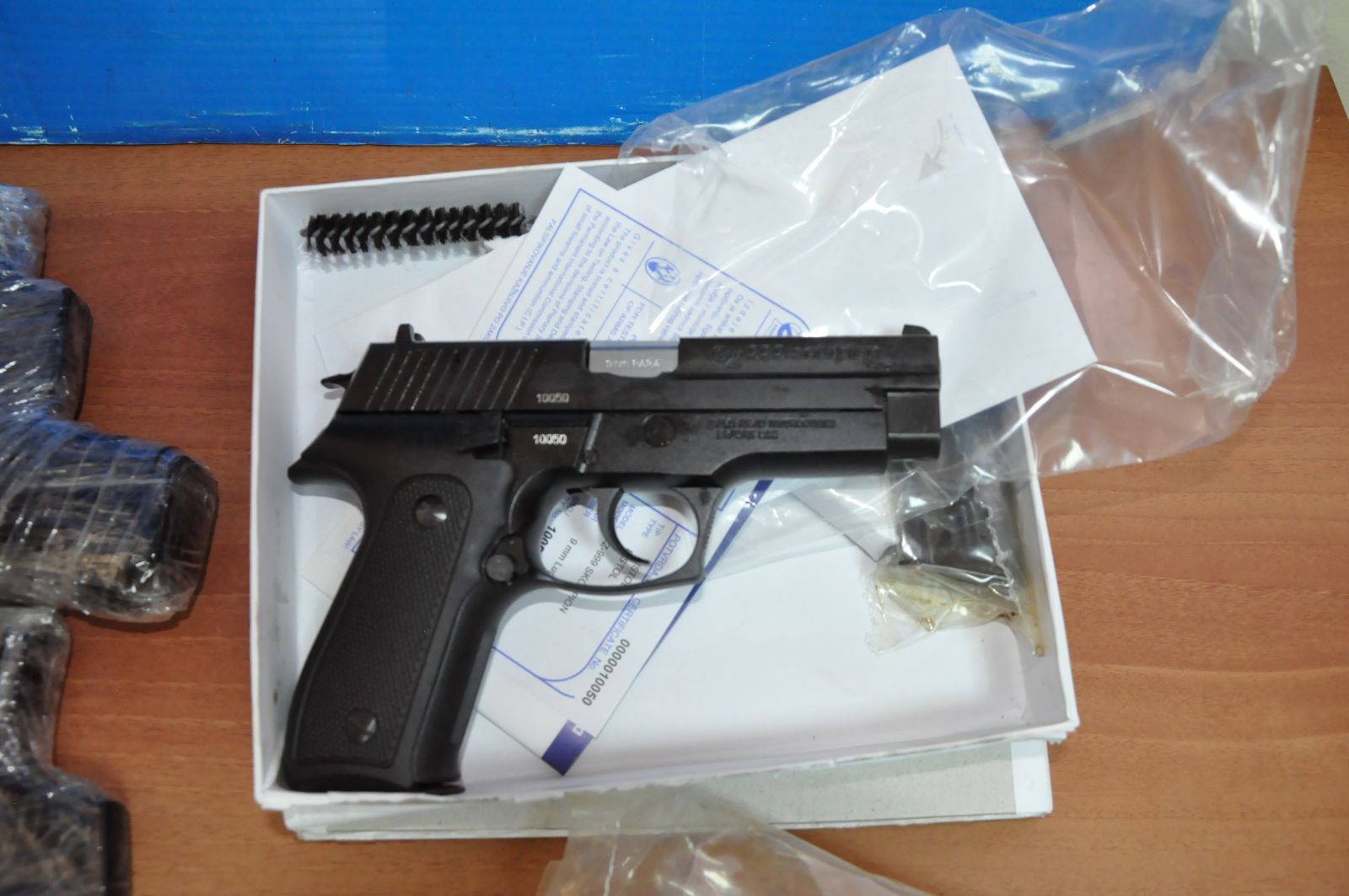 Habur'da 30 adet silah ve 90 paket kaçak sigara ele geçirildi