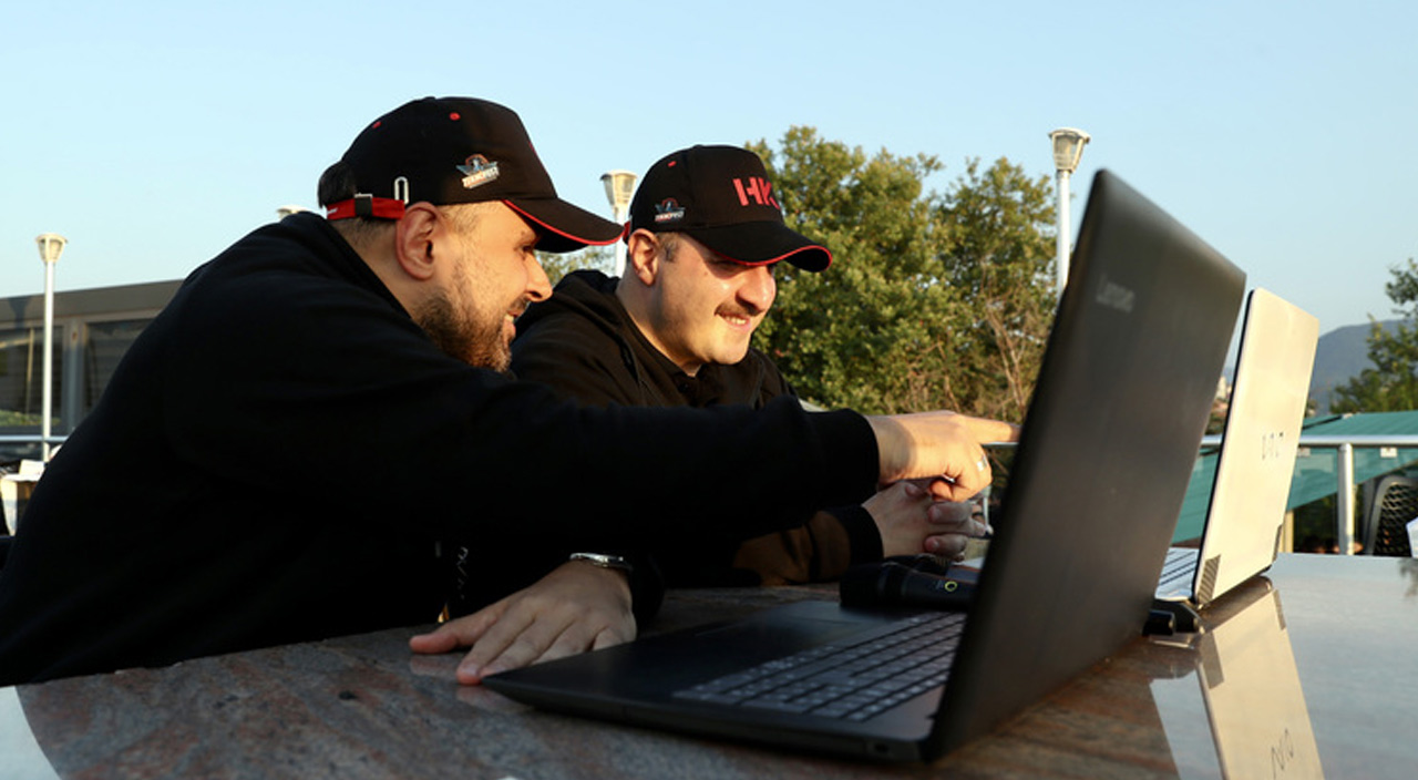 TEKNOFEST Hack Karadeniz’de aranan hackerların Bakan Varank ile Ali Taha Koç olduğu ortaya çıktı TEKNOFEST Hack Karadeniz’de aranan hackerların Bakan Varank ile Ali Taha Koç olduğu ortaya çıktı