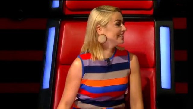 Hadise'nin kıyafeti Azerbaycan'ı ayağa kaldırdı Hadise'nin kıyafeti Azerbaycan'ı ayağa kaldırdı