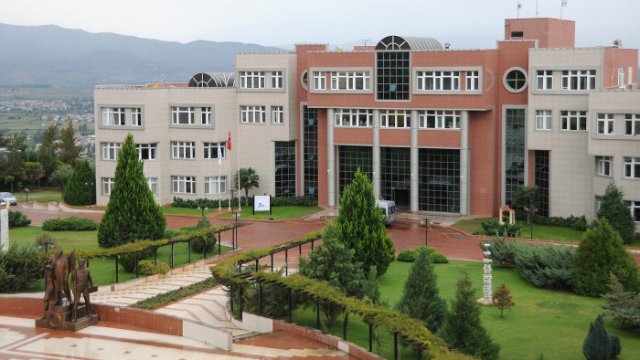 Fethe hakaret eden profesörden geri adım