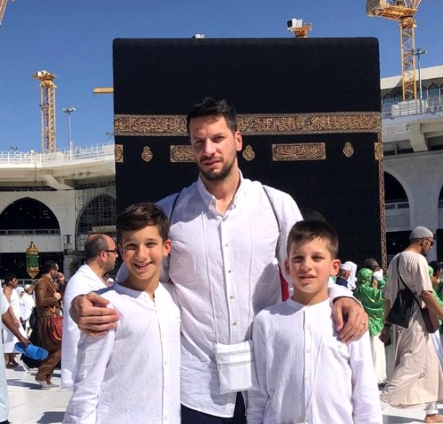 Eski Galatasaraylı Hakan Balta, çocuklarıyla birlikte Kutsal Topraklar'a gitti