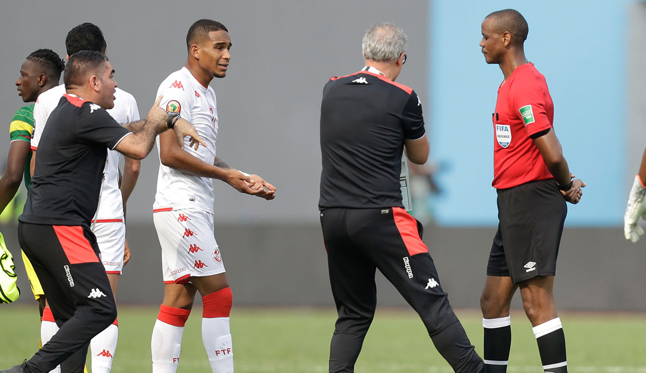 Futbol tarihine geçecek skandal: Maçı 2 kere erken bitirdi Futbol tarihine geçecek skandal: Maçı 2 kere erken bitirdi