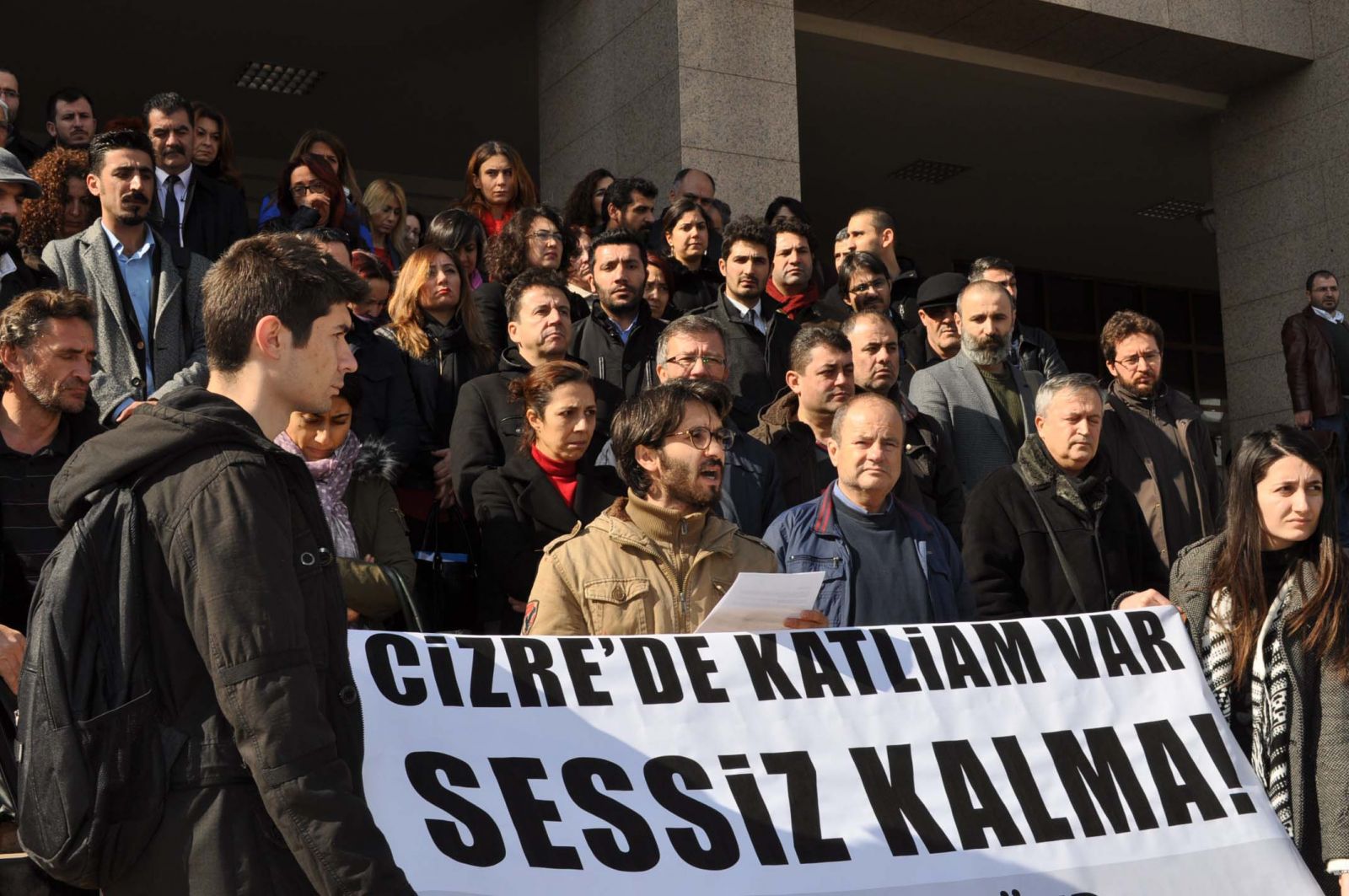 İzmir'de hakimden avukatların Cizre açıklamasına tepki