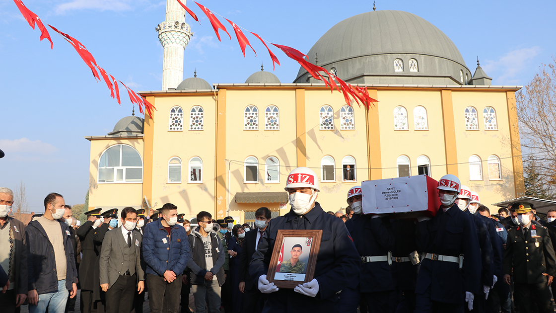Hakkari'de araç kazasında şehit olan askerin cenazesi Kütahya'da toprağa verildi