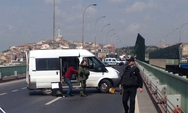 Haliç'te bomba paniği: Köprü trafiğe kapatıldı!
