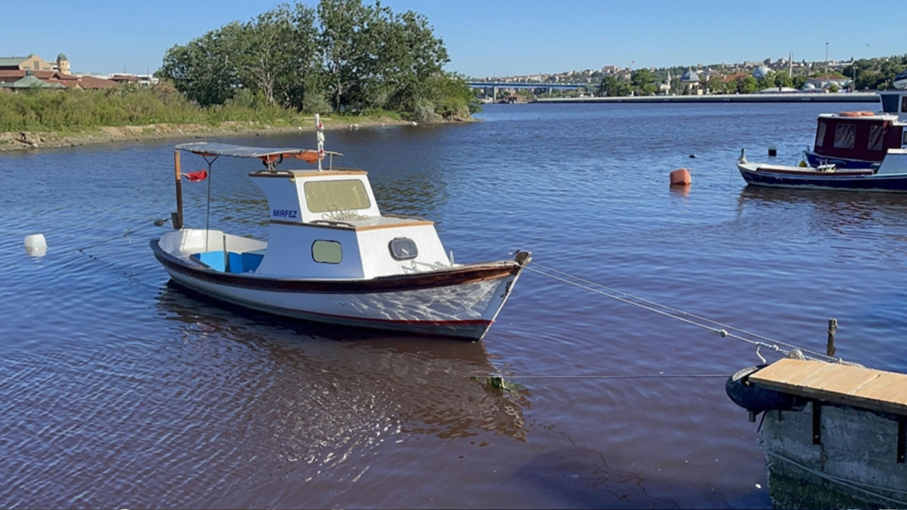 Haliç’te endişelendiren görüntü: Suyun rengi kahverengiye döndü