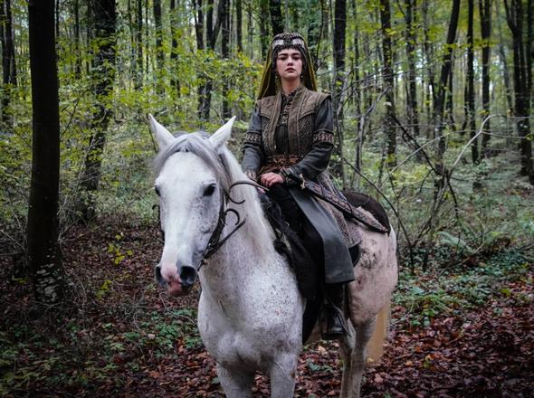 Diriliş setinde korkutan kaza