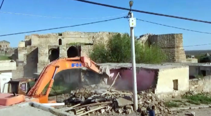 Harran'ın tarihi dokusuna zarar veren yapılar yıkılıyor