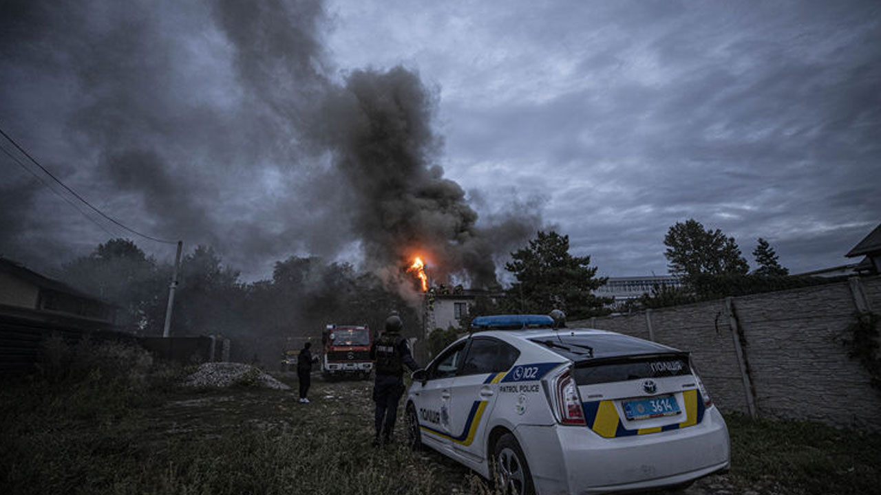 Ukrayna, bölgedeki yerleşim yerlerini tek tek aldığını duyurmuştu: Rusya Harkiv'in şehir merkezine saldırdı
