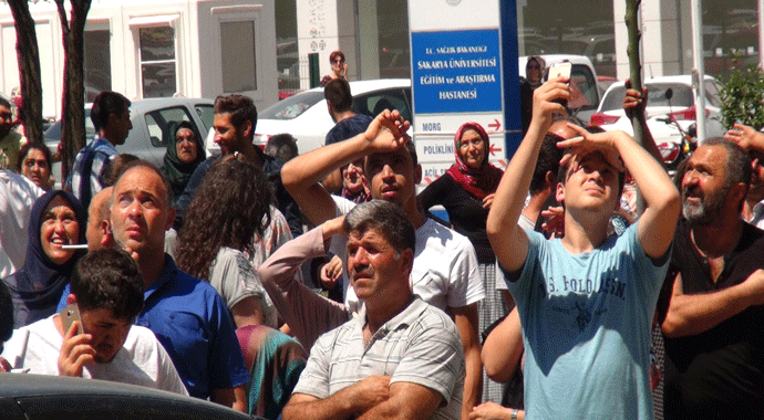 Hastane çatısına çıkarak intihara kalkıştı