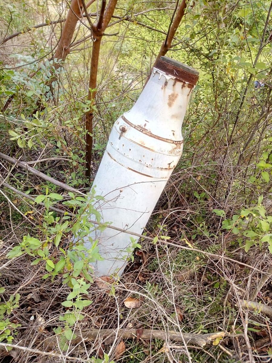 Hatay'da boş arazide roket parçası bulundu