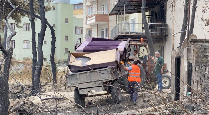 Yangından geriye kalanlara hüzünlü bakış