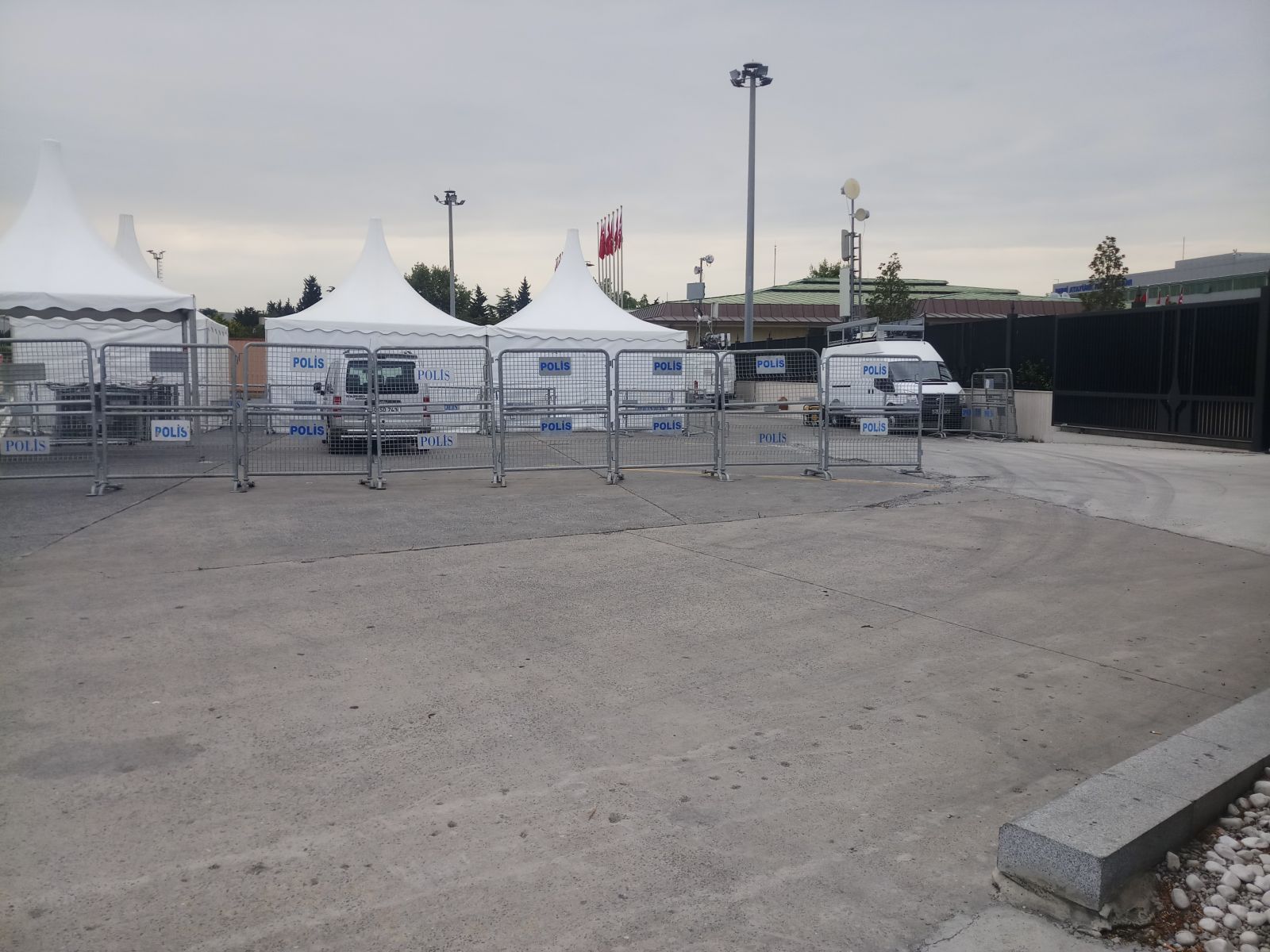 Atatürk Havalimanı'nda 15 Temmuz için hummalı çalışma Atatürk Havalimanı'nda 15 Temmuz için hummalı çalışma