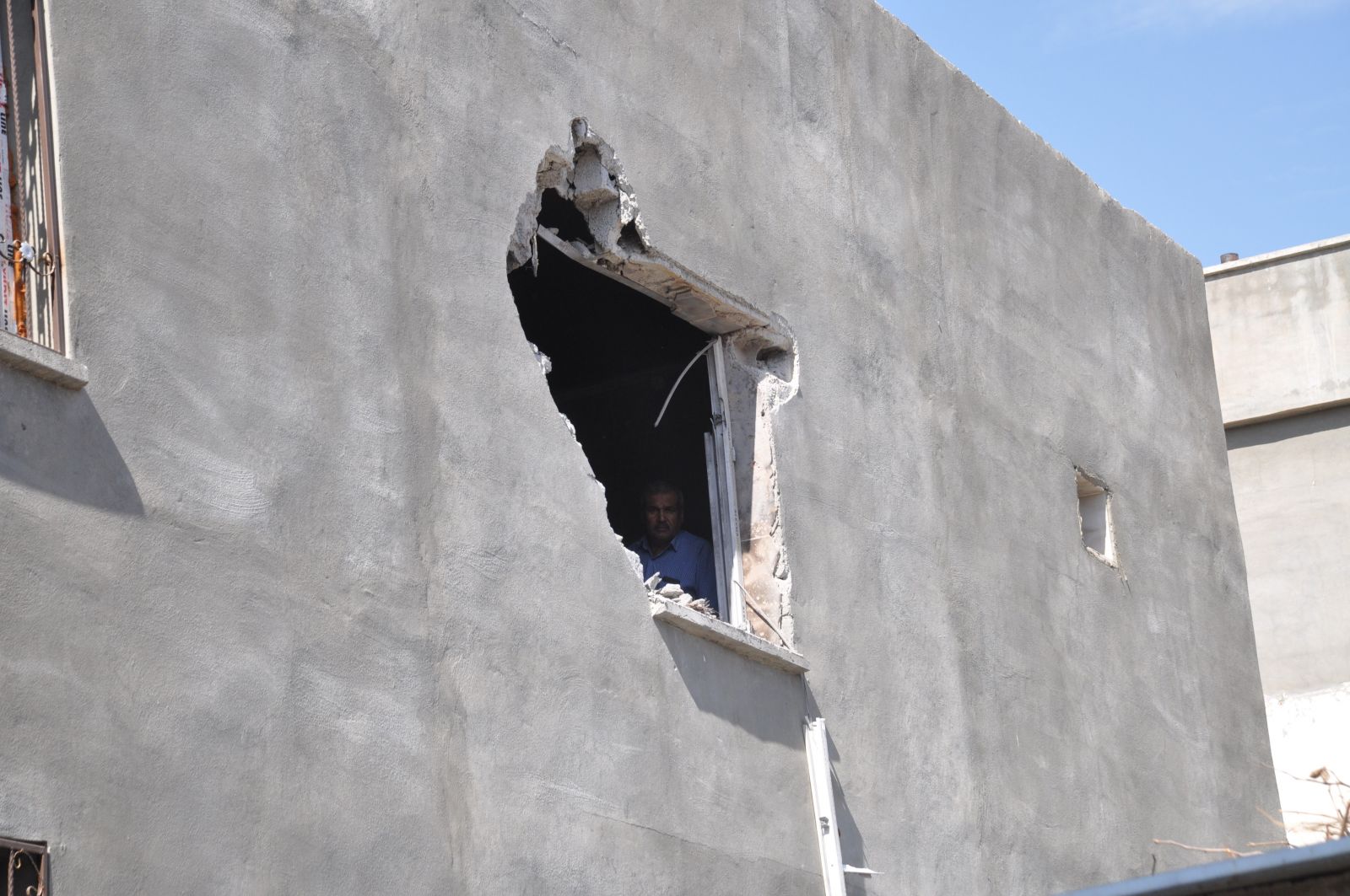 Havan mermisinin isabet ettiği ev harabeye döndü