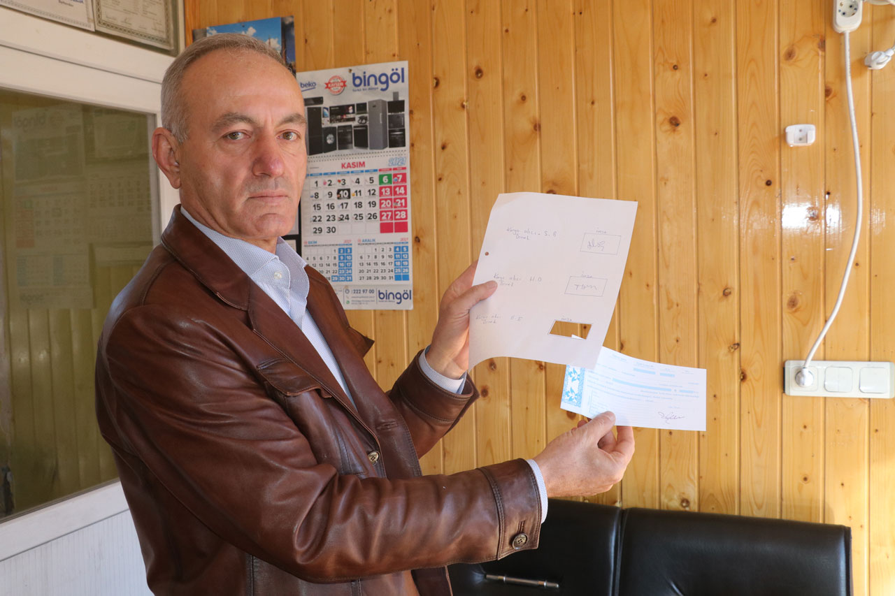 Bir imzayla milyonlarca lira alıyorlar: Yasal senet vurguncuları!