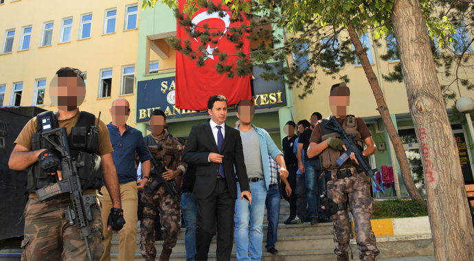 Atanan kayyumdan jet talimat