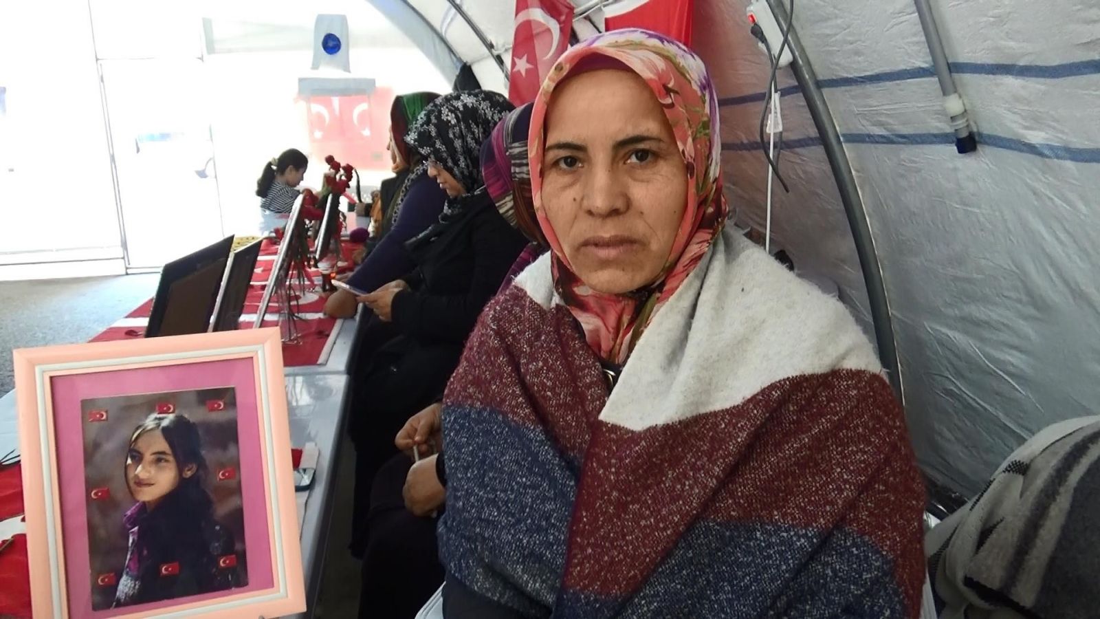 HDP il binası önündeki evlat nöbeti 110'uncu gününde