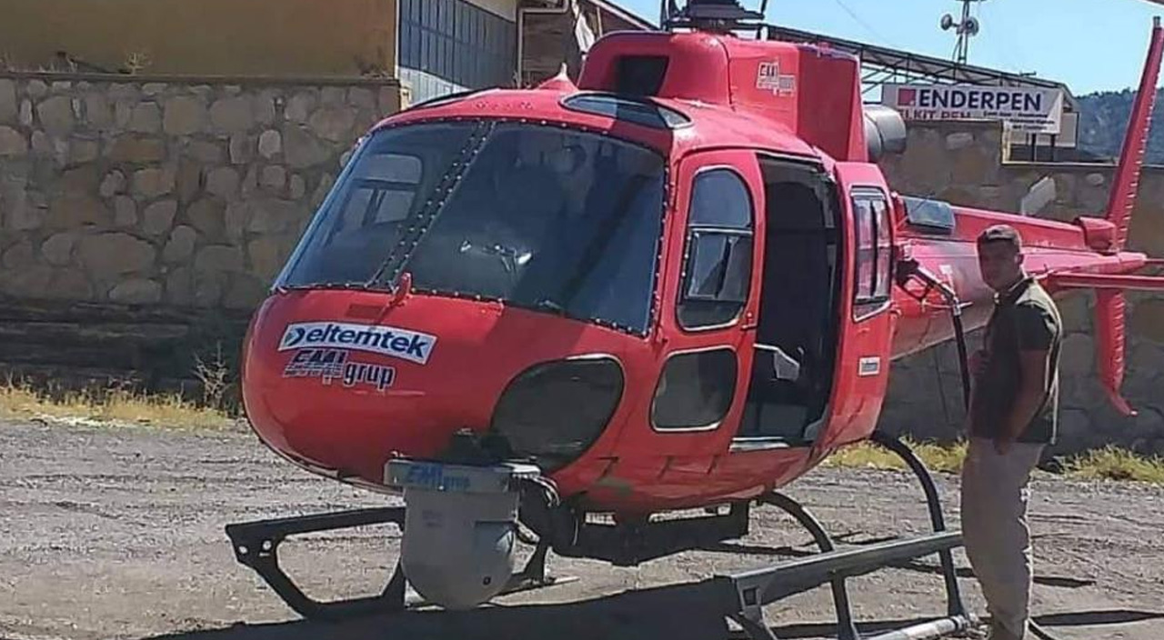 Akaryakıt istasyonuna inen helikopter şoke etti Yakıt alıp, hiçbir şey olmamış gibi devam etti Akaryakıt istasyonuna inen helikopter şoke etti Yakıt alıp, hiçbir şey olmamış gibi devam etti
