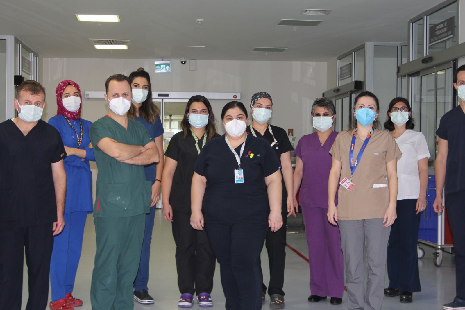 Hastanın 'Evladın olsa böyle bakmaz' dediği yoğun bakım hemşiresi yaşadıklarını anlattı