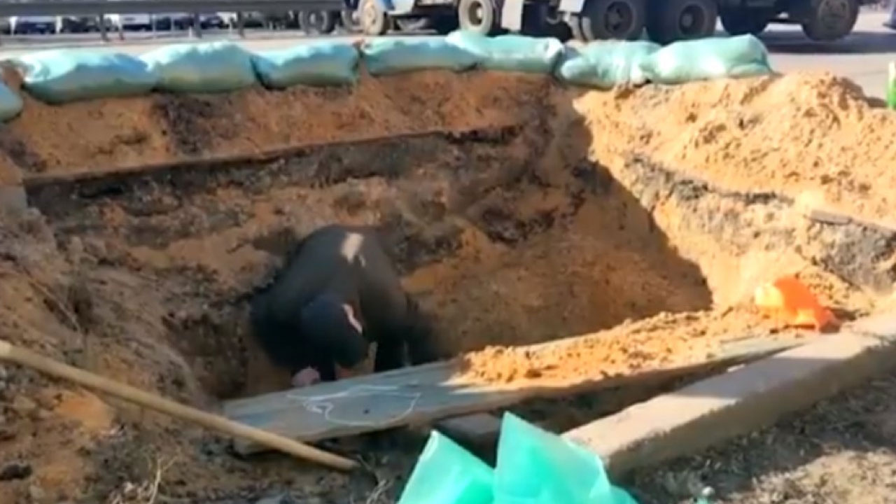 Ukraynalılar Rus işgaline karşı hendek kazmaya başladı