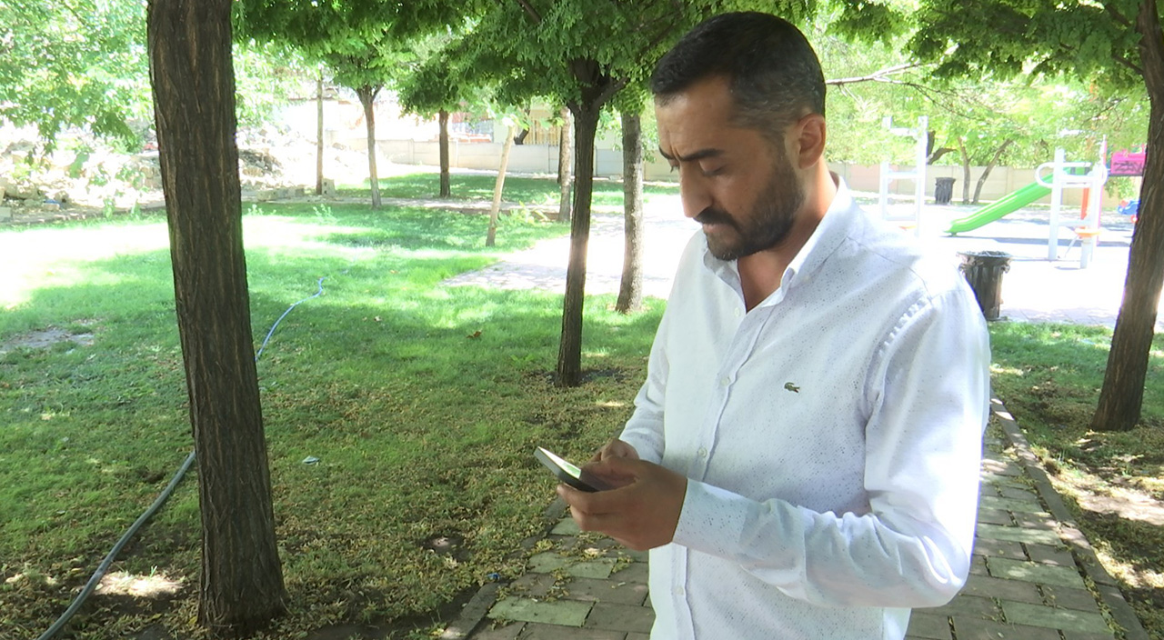 Elazığlı iş adamına adeta gökten para yağıyor: Her gün tanımadığı kişiler para gönderiyor Elazığlı iş adamına adeta gökten para yağıyor: Her gün tanımadığı kişiler para gönderiyor