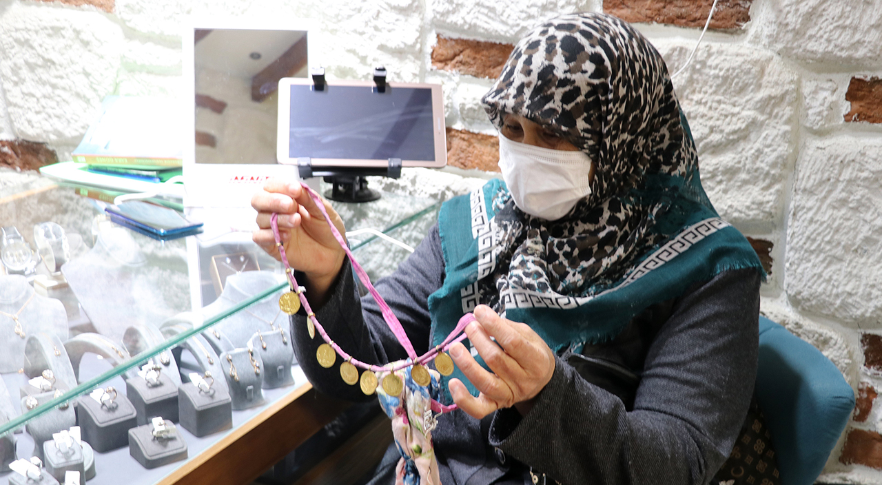 Kaybettiği altınları 'ahilik geleneği' sayesinde buldu