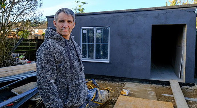 Elektromanyetik dalgalara alerjisi var, evinde hapis hayatı yaşıyor