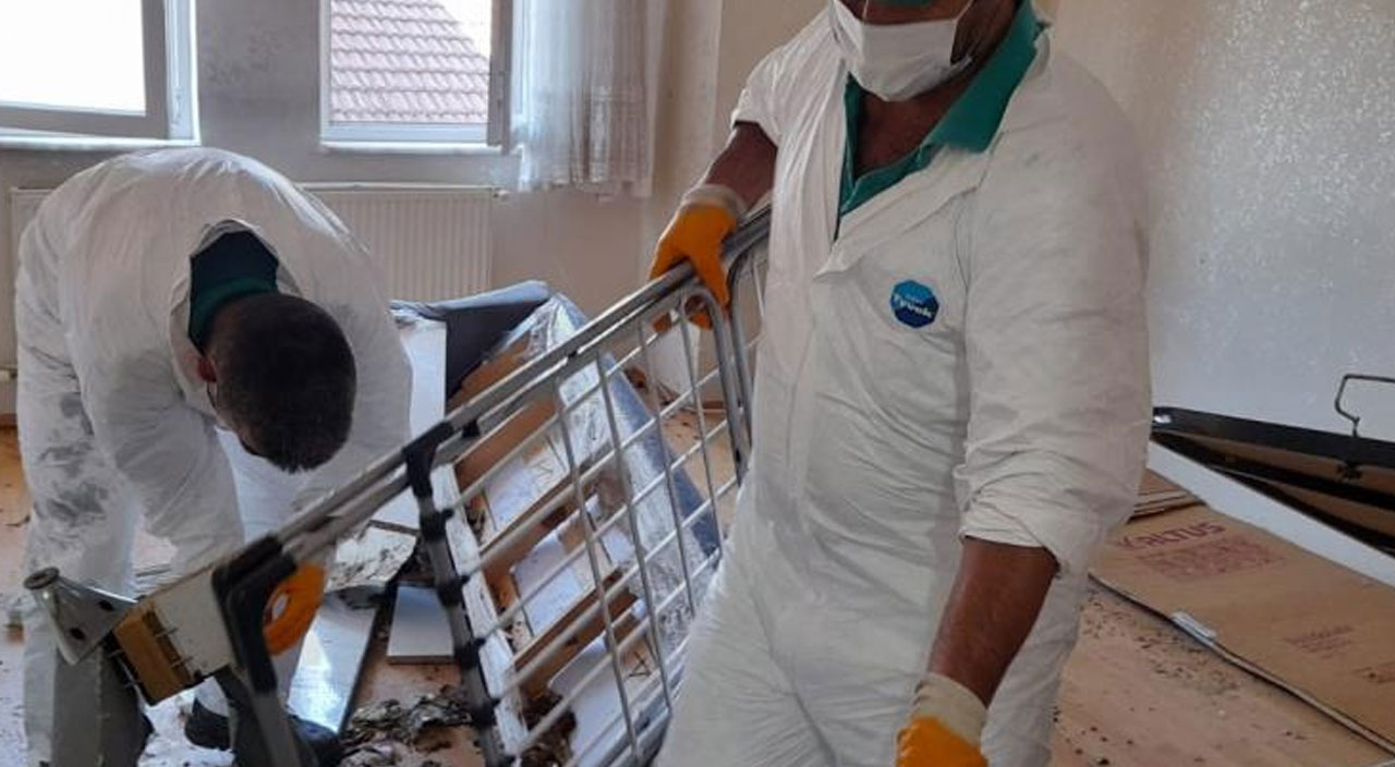 Bir çöp ev vakası daha! Bursa’da çöp evden çıkanlar şaşkına uğrattı