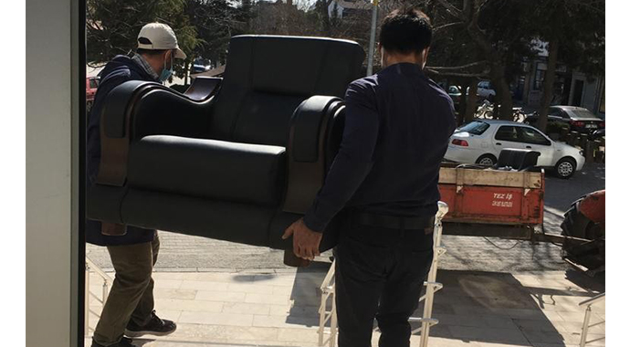 Eski işçi davayı kazandı, başkanın koltuğu ve aracı haczedildi