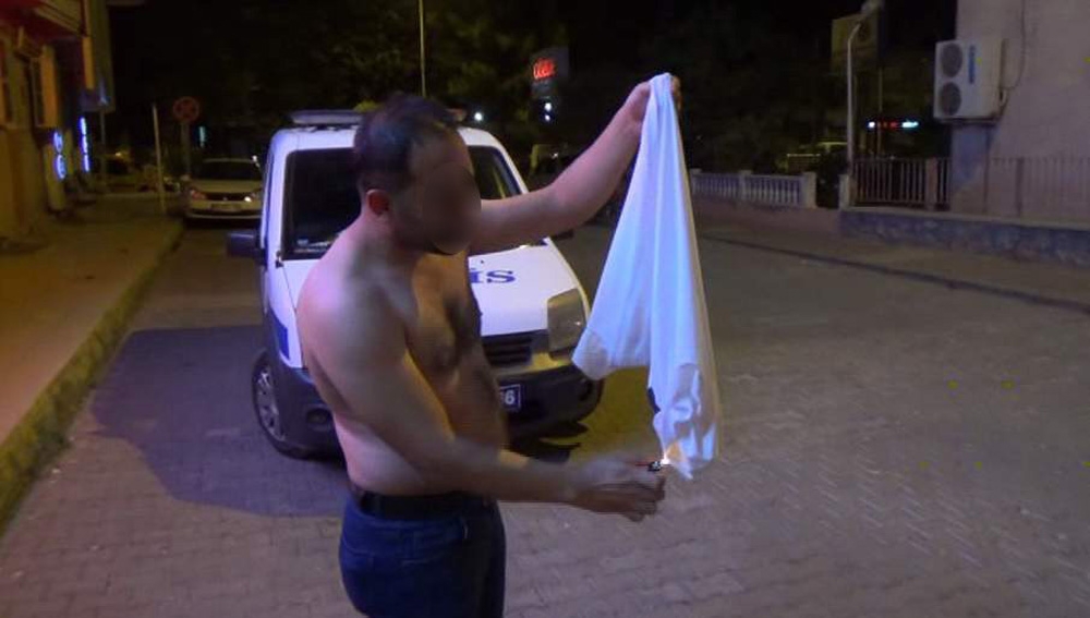 Adıyaman'da bir kişi, giydiği ‘HERO’ yazılı tişörtü yakmak istedi