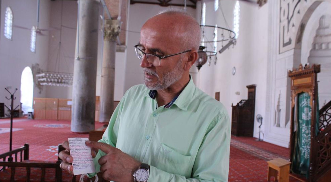 Cami imamı kurduğu İngilizce diyaloglarla gönül köprüleri kuruyor Cami imamı kurduğu İngilizce diyaloglarla gönül köprüleri kuruyor
