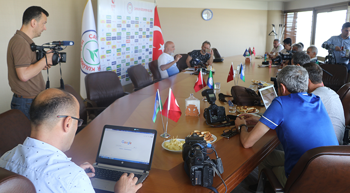 Karaman: Brezilya'dan bir oyuncuyla görüşüyoruz