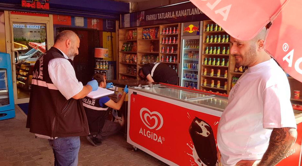 Bursa'da at arabalı hırsızlık! 7 bin lira değerindeki tüm dondurmaları çaldılar Bursa'da at arabalı hırsızlık! 7 bin lira değerindeki tüm dondurmaları çaldılar