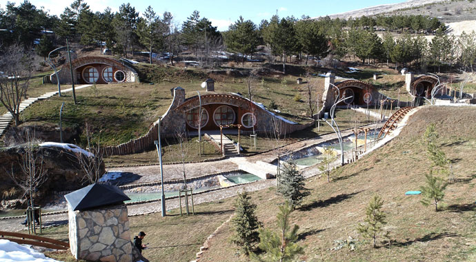 'Hobbit Köyü' Sivas'ta hizmete açıldı