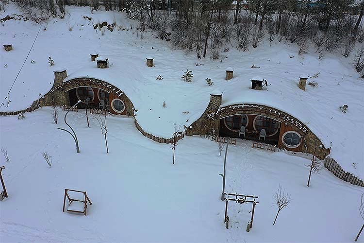 Sivas'ta kar altındaki 'Hobbit Evleri' ilgi görüyor