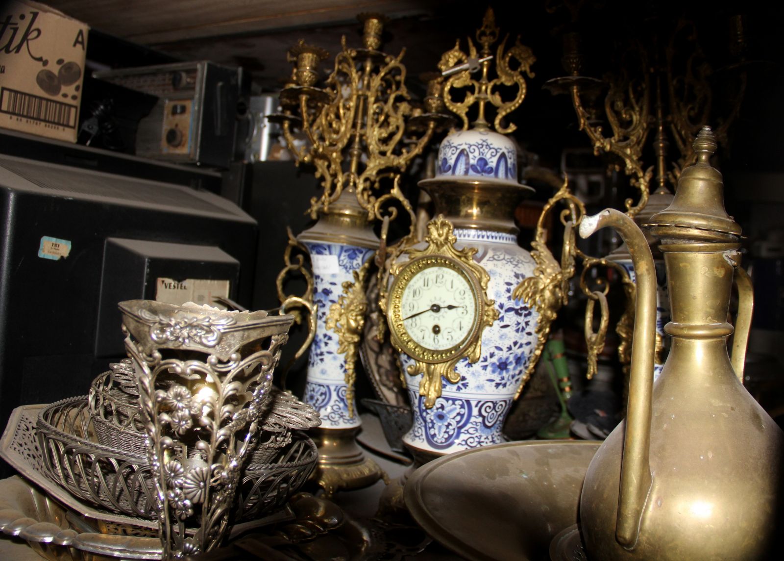 Hobi olarak başladı, yüz binlercesini biriktirdi... Aralarında 1. Dünya Savaşı'ndan ürünler de var