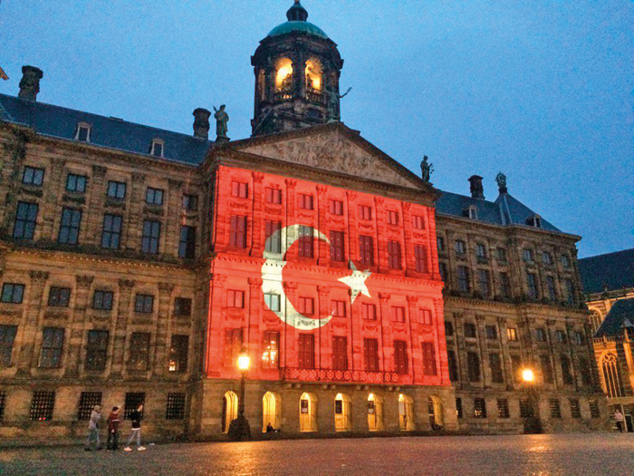 Dünya ilk defa yanımızda, 'İstanbul yalnız değilsin'