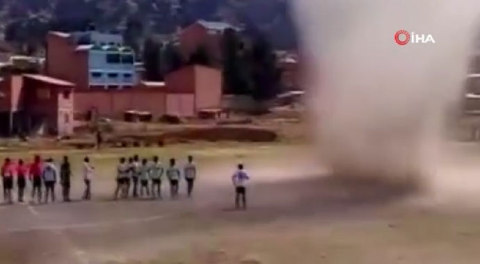 Futbolculara maç öncesi hortum şoku