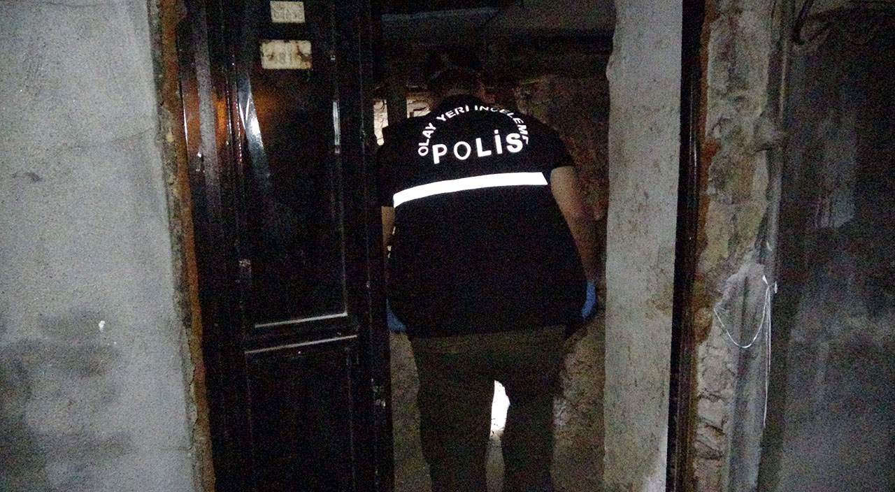 Kendi evinde define merakı yaşlı adamın sonu oldu