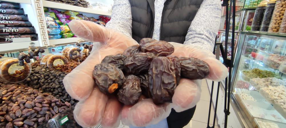 Hurmalar tezgahları süslüyor