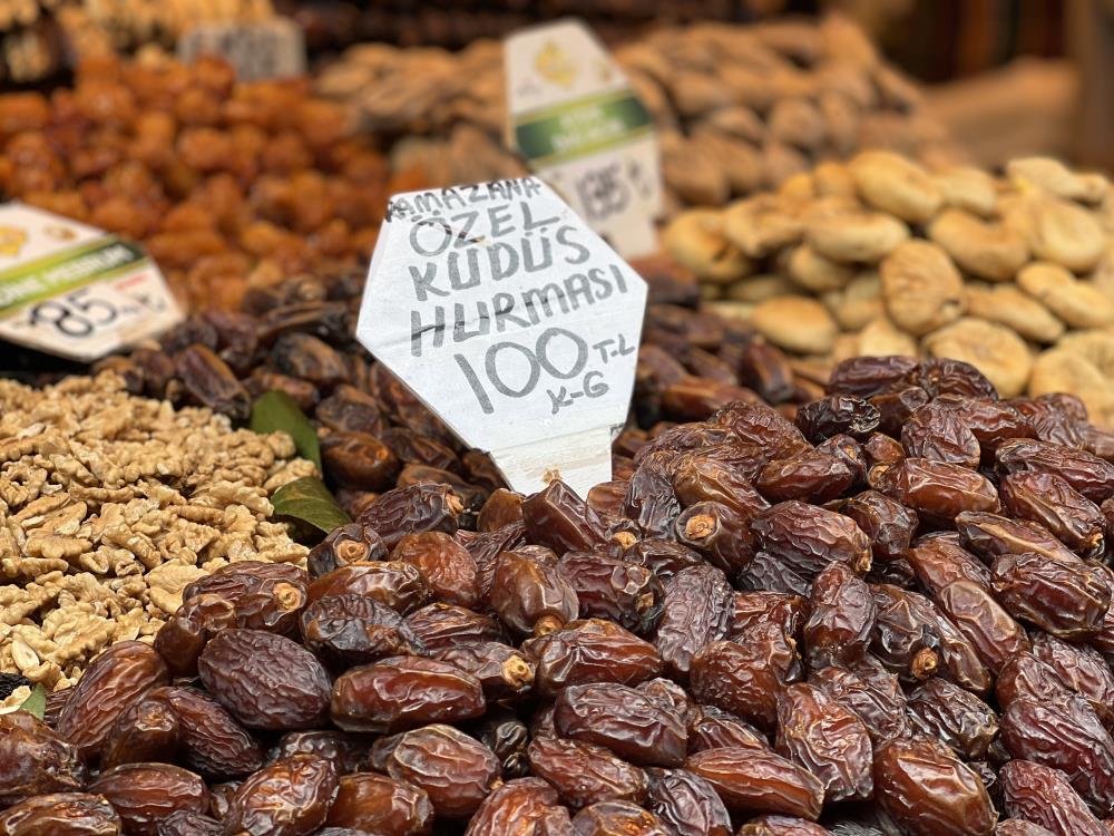 Hurma tezgahlarda yerini aldı! Kilosu 25 ila 300 TL arasında