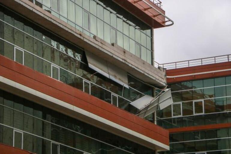 Meteoroloji uyarmıştı! Antalya'da köprü çöktü, yollar kapandı