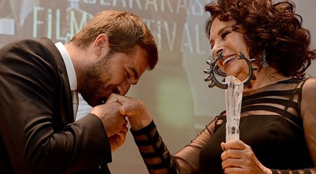 Hülya Koçyiğit, damadına övgüler yağdırdı: Engin Altan Düzyatan mükemmel bir oyuncu