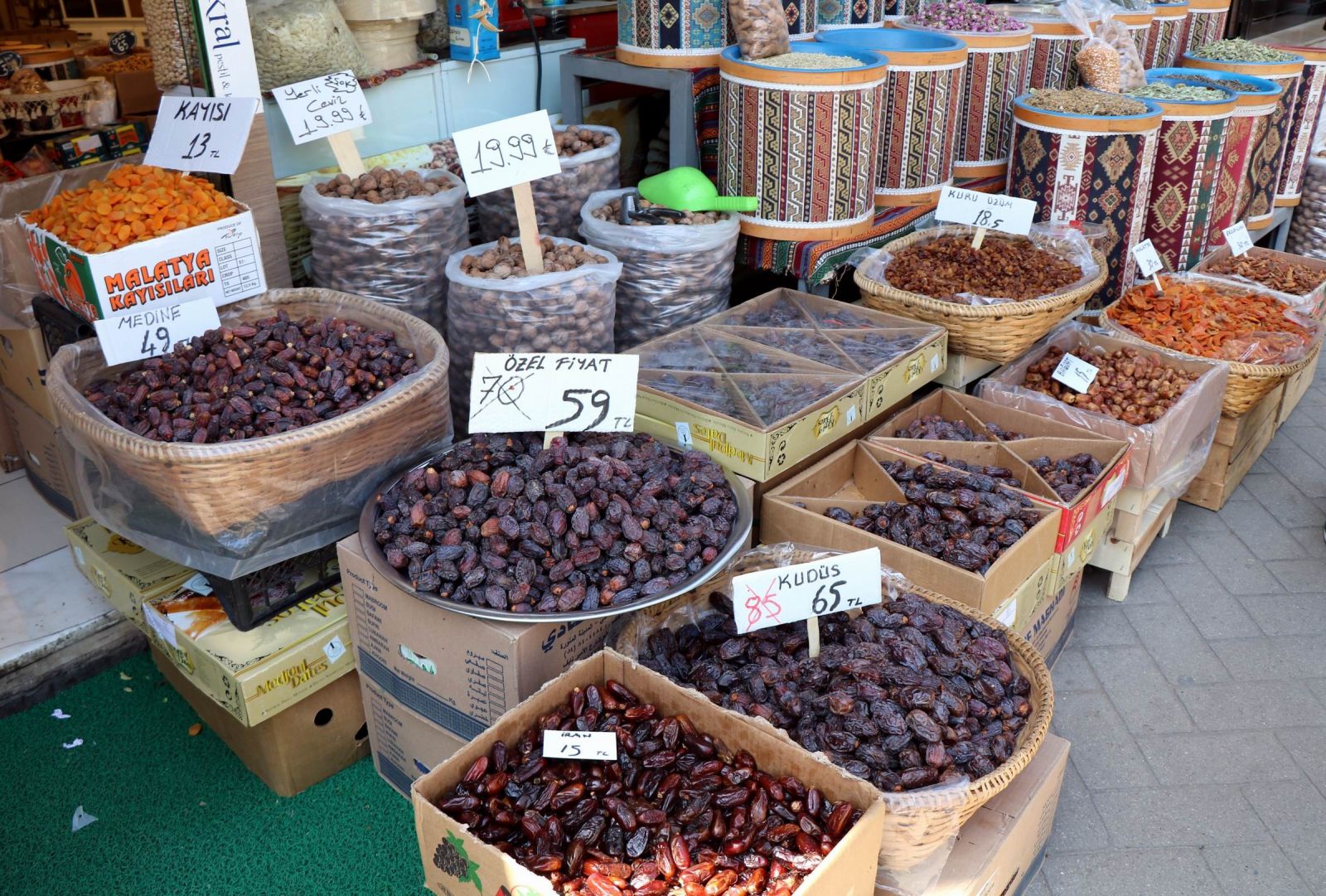 Hurma fiyatları düştü Hurma fiyatları düştü