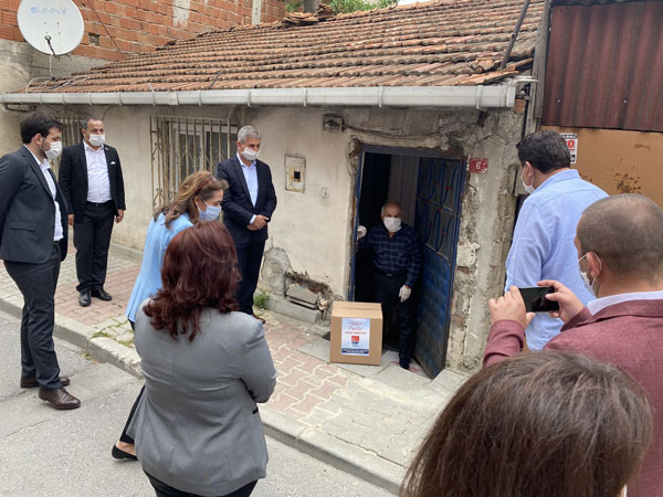 Kimi şov kimi hayır yapıyor