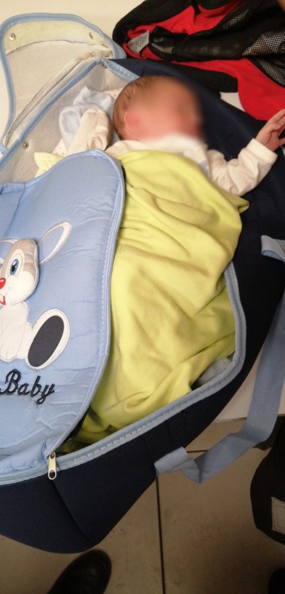 Fatih’te surların dibinde terk edilmiş bebek bulundu