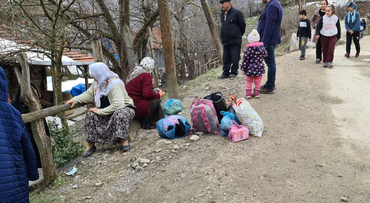 Karabük'te heyelan etkisini artıyor: 41 kişi tahliye edildi Karabük'te heyelan etkisini artıyor: 41 kişi tahliye edildi