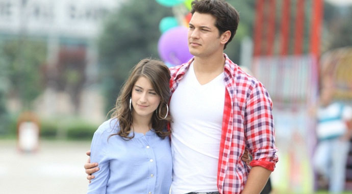Hazal Kaya, Çağatay Ulusoy konusuna noktayı koydu