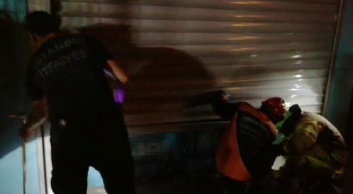 Hırsızlar kabloları kesince market çalışanları içeride mahsur kaldı